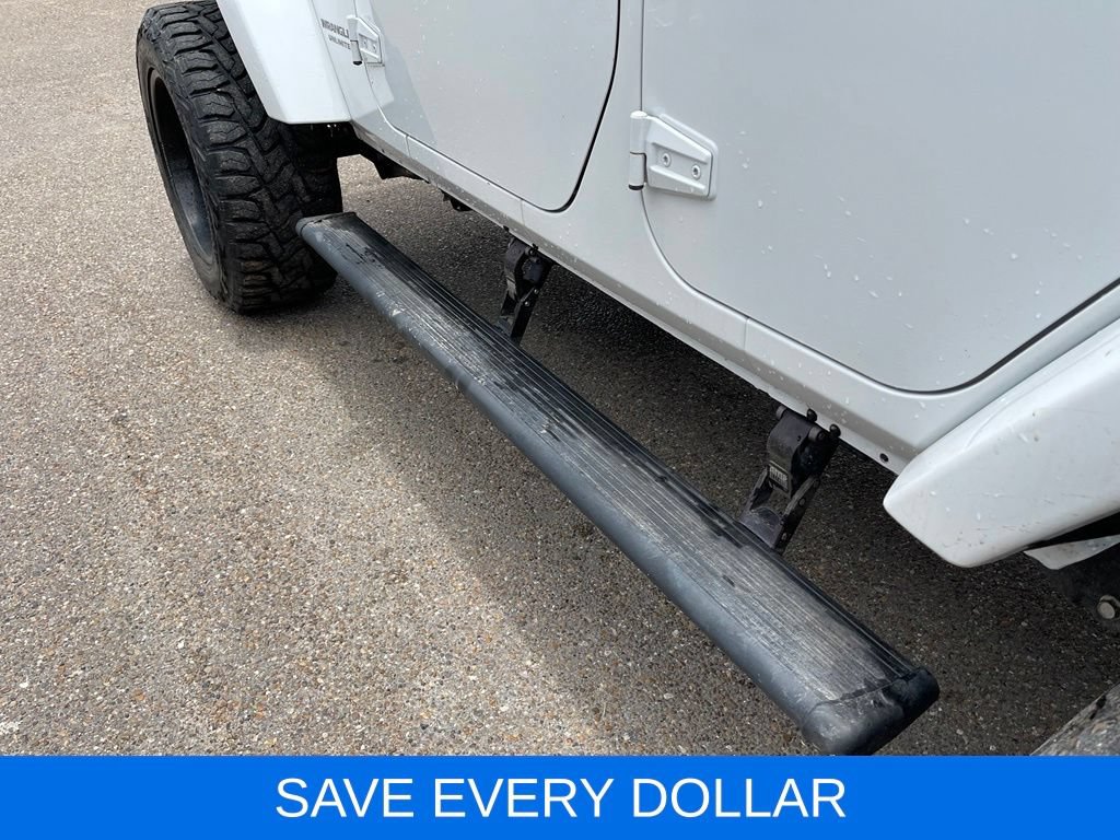 Used 2016 Jeep Wrangler Unlimited Rubicon w/ Connectivity Group AWD/4WD image 19