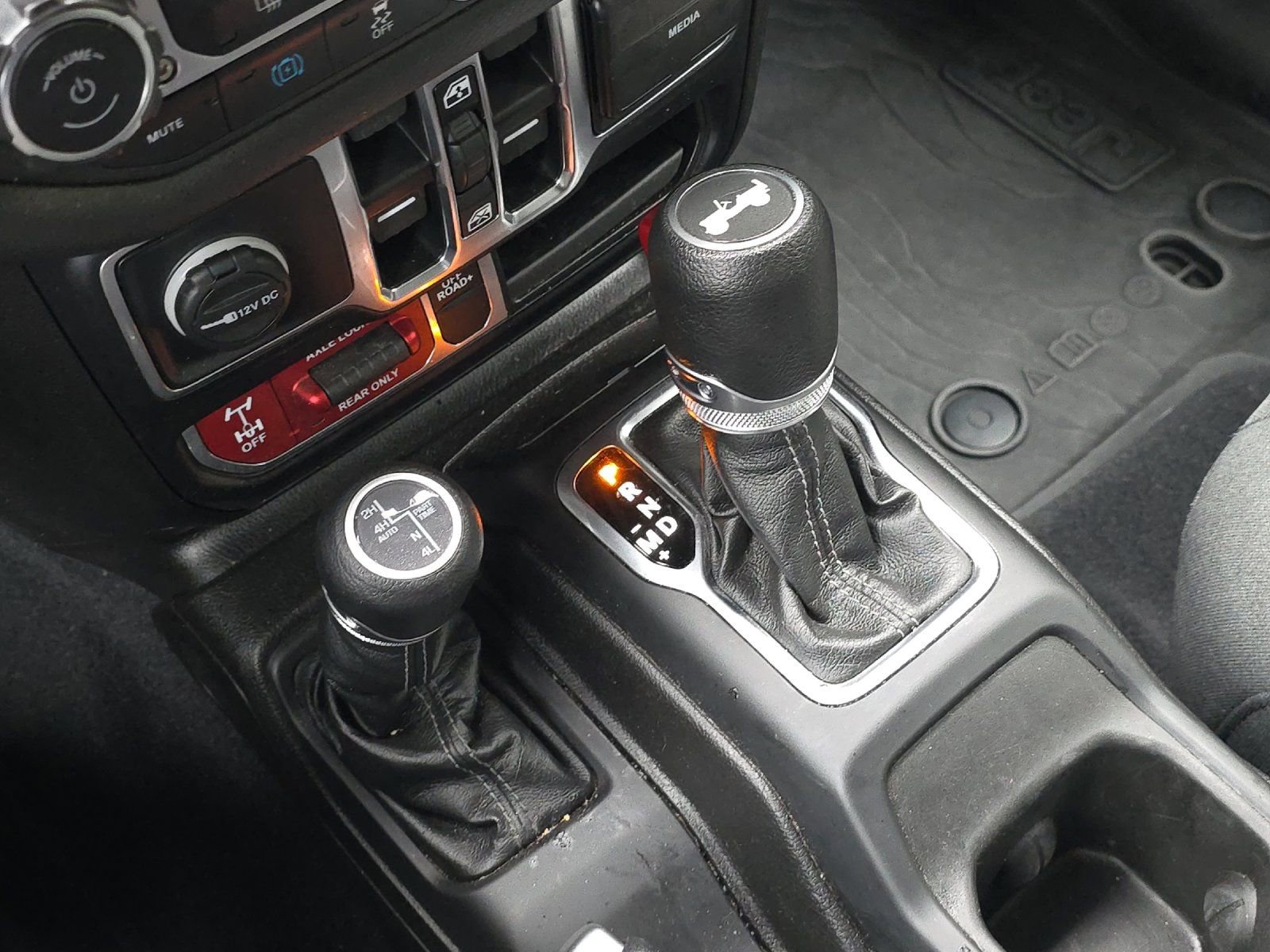 Used 2024 Jeep Wrangler Unlimited image 20