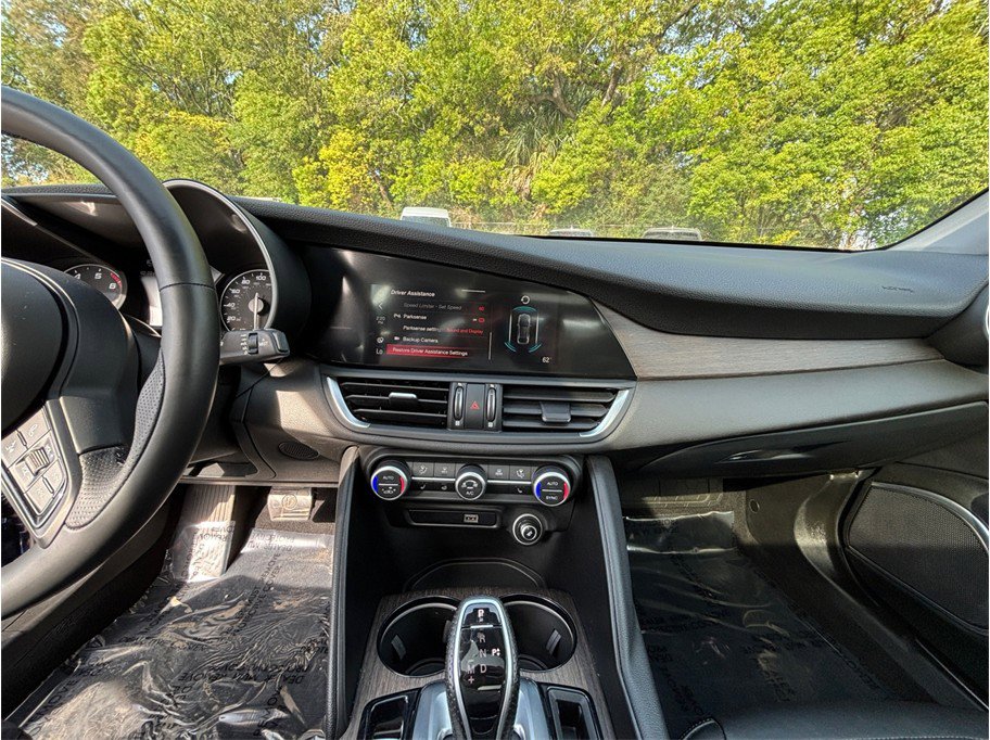 Used 2020 Alfa Romeo Giulia Ti w/ Active Blind Spot Package AWD/4WD image 11