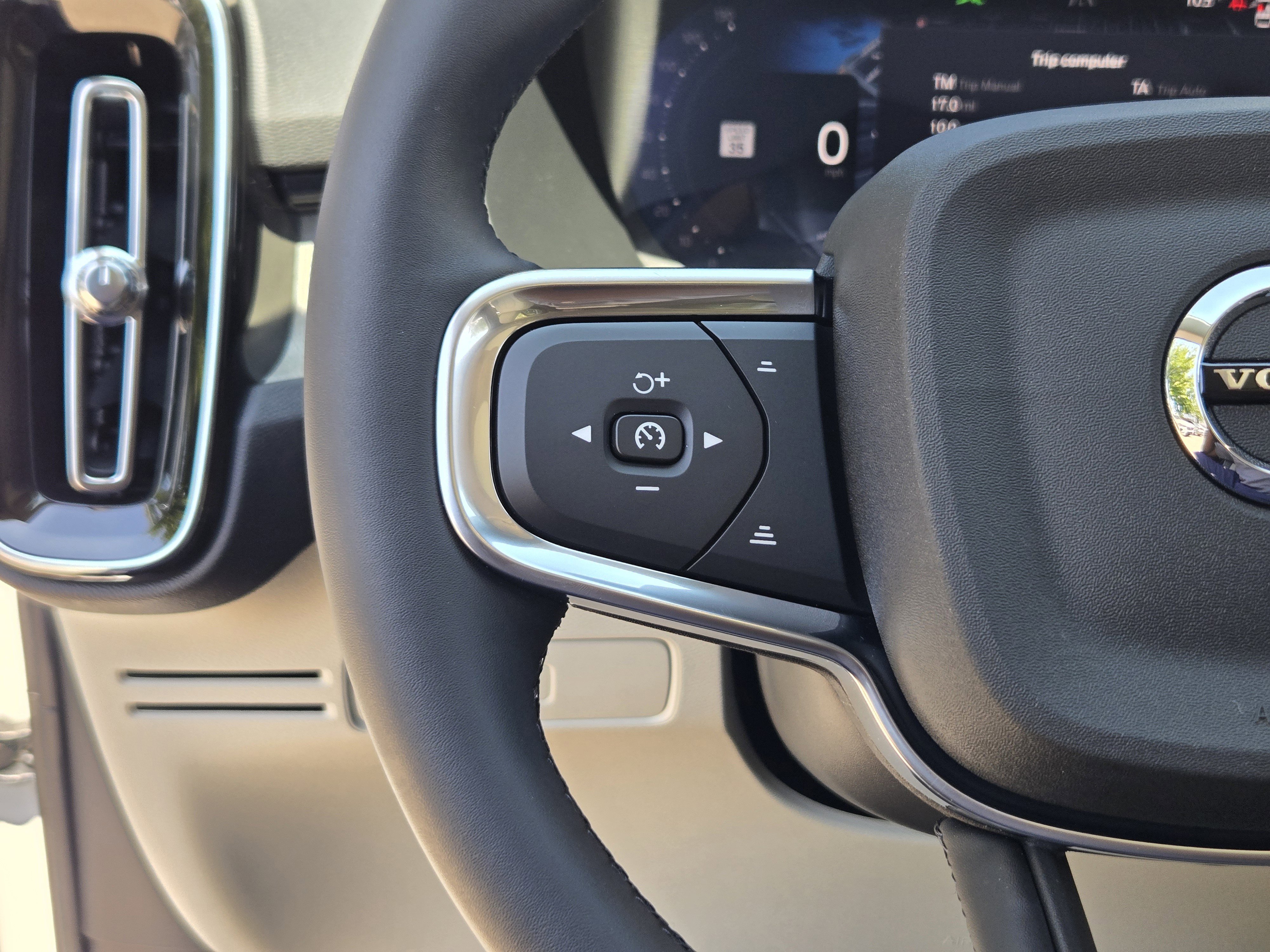 New 2026 Volvo XC40 B5 Plus w/ Protection Package Premier image 30