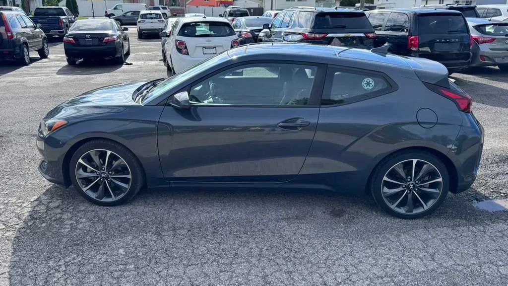 Used 2019 Hyundai Veloster 2.0 Premium FWD image 1