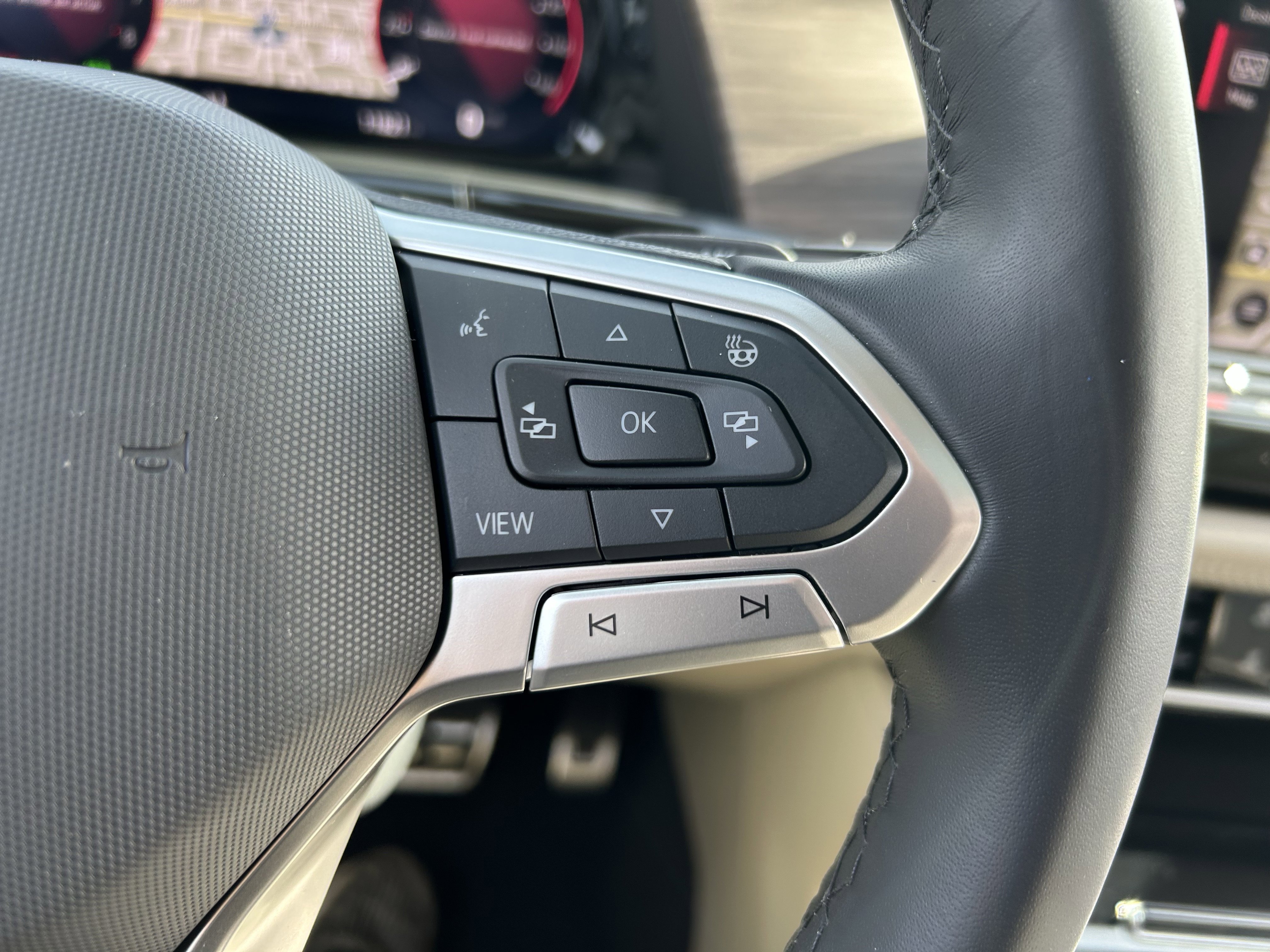 Certified 2025 Volkswagen Atlas SEL Premium R-Line image 18