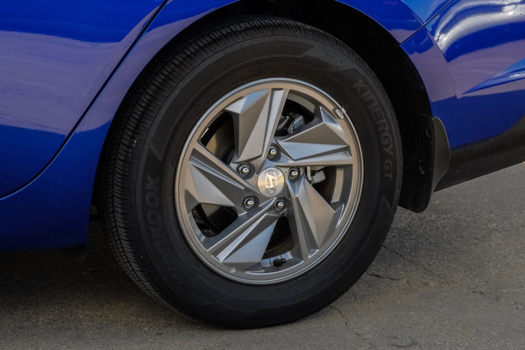 Used 2025 Hyundai Elantra SE image 54