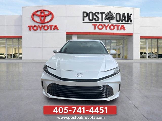 Used 2025 Toyota Camry XLE FWD image 3