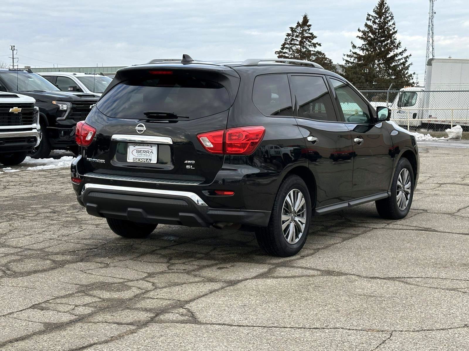 Used 2019 Nissan Pathfinder SL image 5