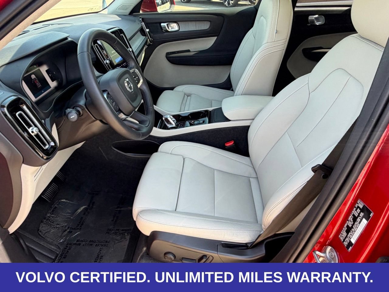 Certified 2024 Volvo XC40 B5 Plus AWD/4WD image 29