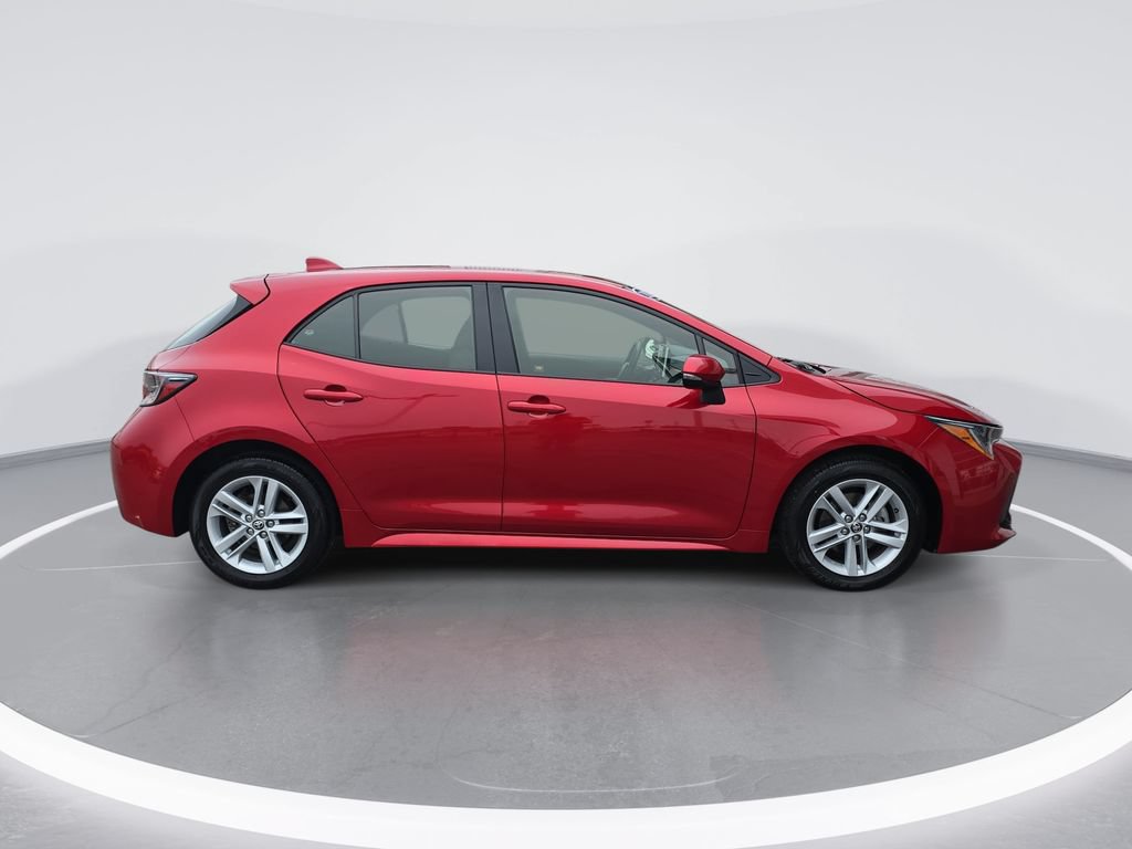 Used 2021 Toyota Corolla SE w/ SE Preferred Package FWD image 2