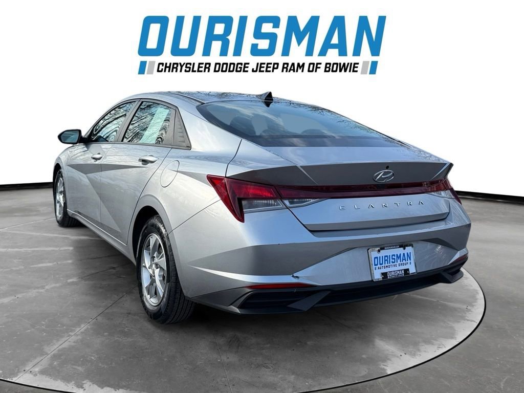 Used 2022 Hyundai Elantra SE w/ Preferred Accessory Package image 6