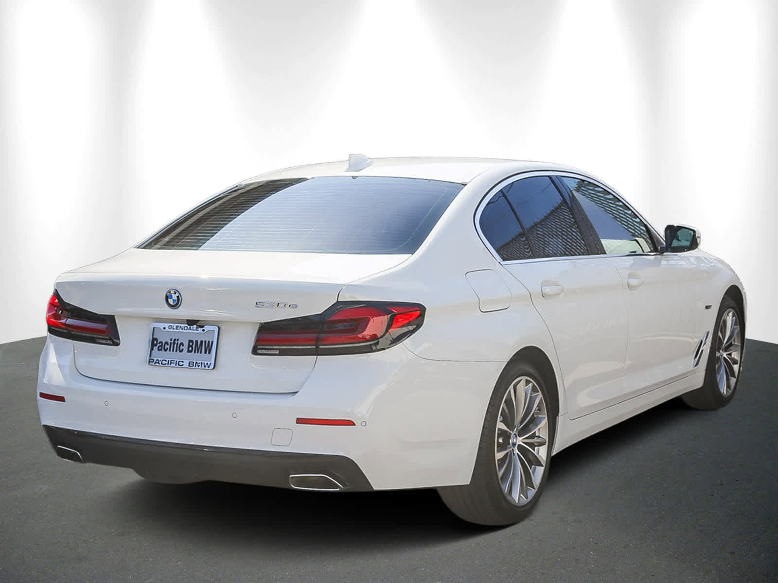 Used 2023 BMW 530e w/ Convenience Package image 6