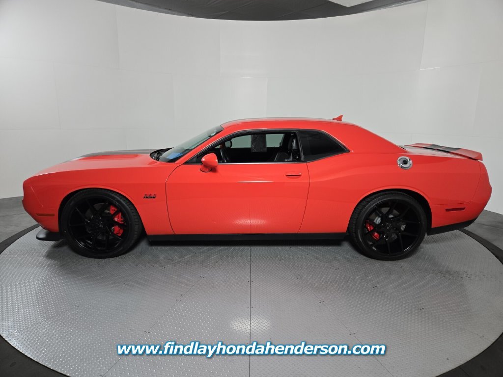 Used 2018 Dodge Challenger SRT RWD image 3