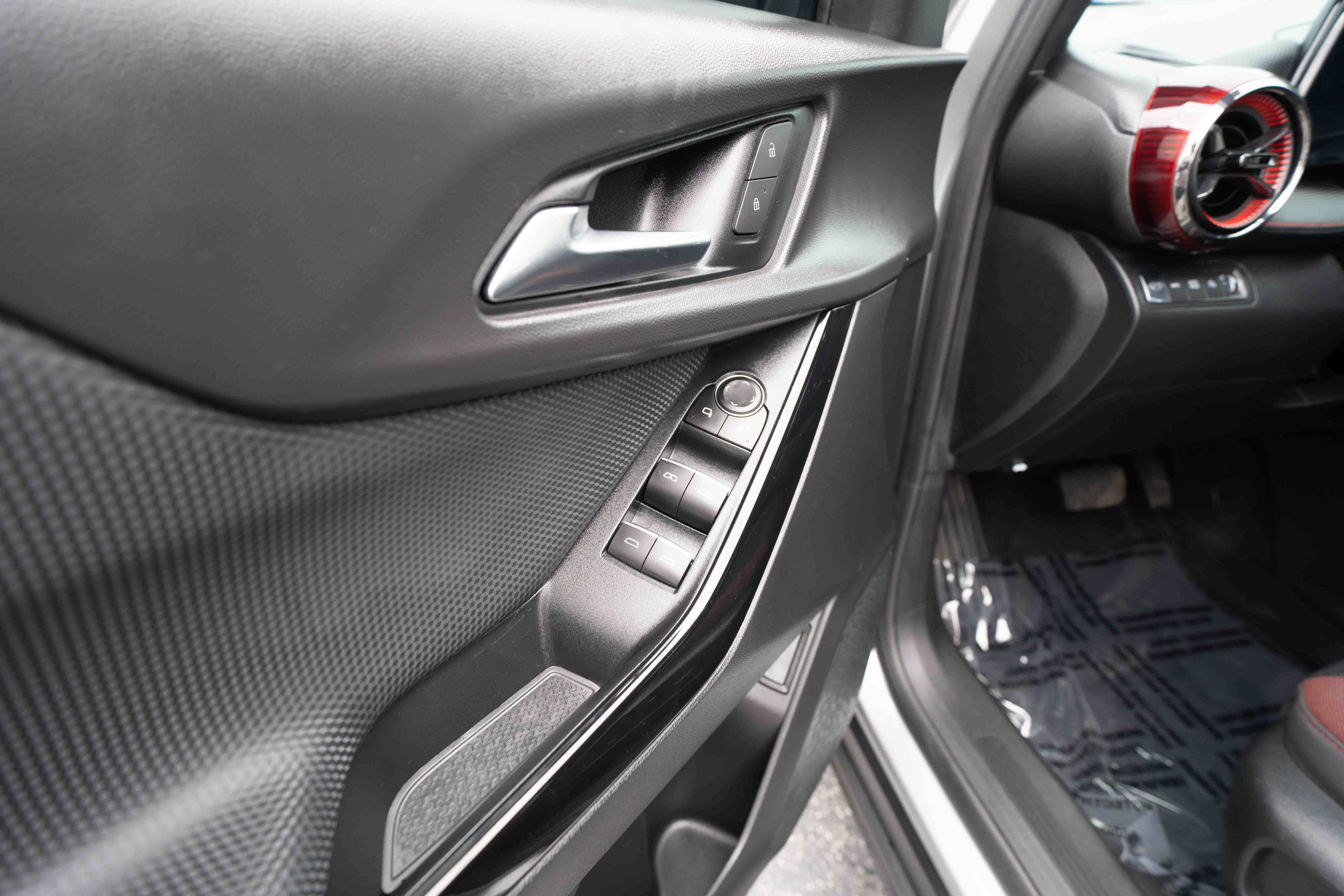 Used 2026 Chevrolet Equinox RS w/ LPO, Floor Liner Package AWD/4WD image 7