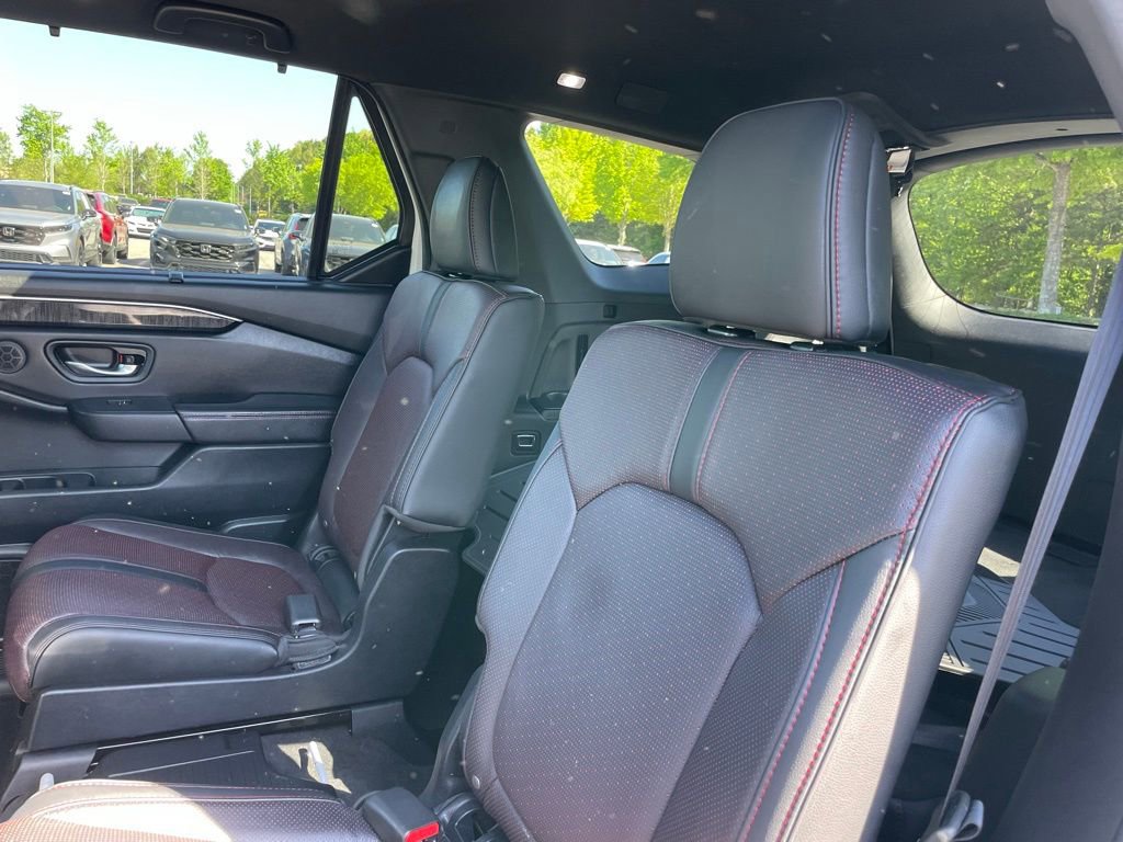 Certified 2025 Honda Pilot Black Edition image 43