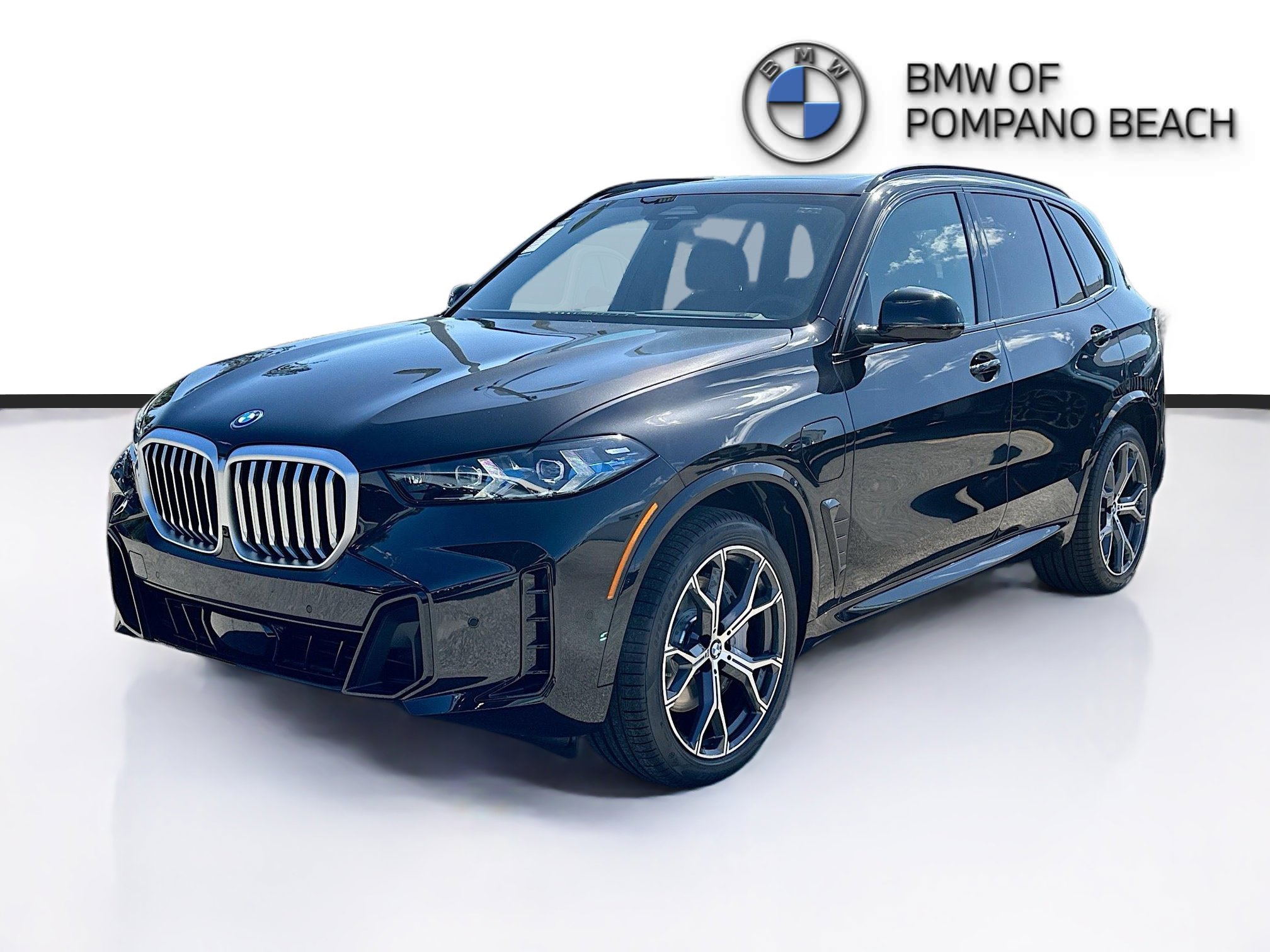 Used 2026 BMW X5 xDrive50e w/ M Sport Package image 3