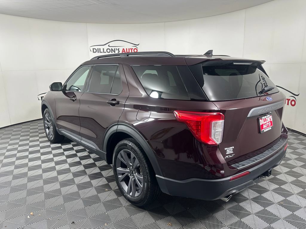 Used 2023 Ford Explorer XLT w/ Equipment Group 202A image 4