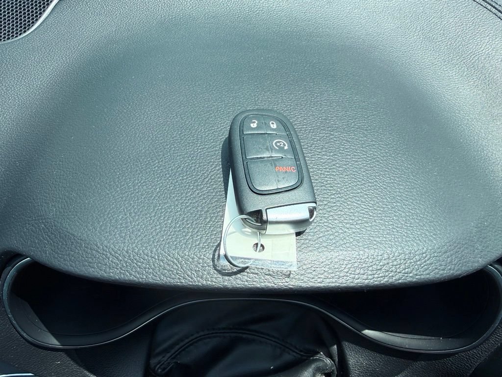 Used 2021 Jeep Cherokee Latitude Lux FWD image 6