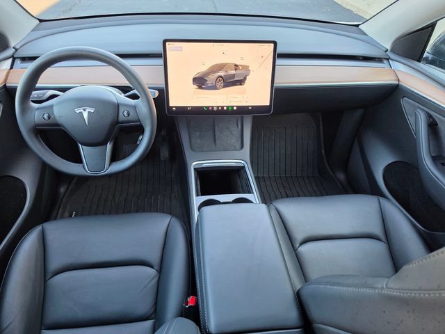 Used 2025 Tesla Model Y Long Range RWD image 2