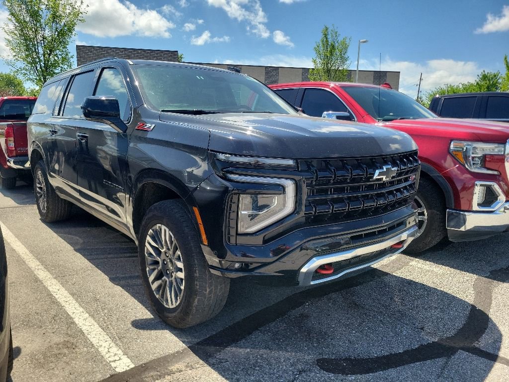 Used 2025 Chevrolet Suburban Z71 AWD/4WD image 2