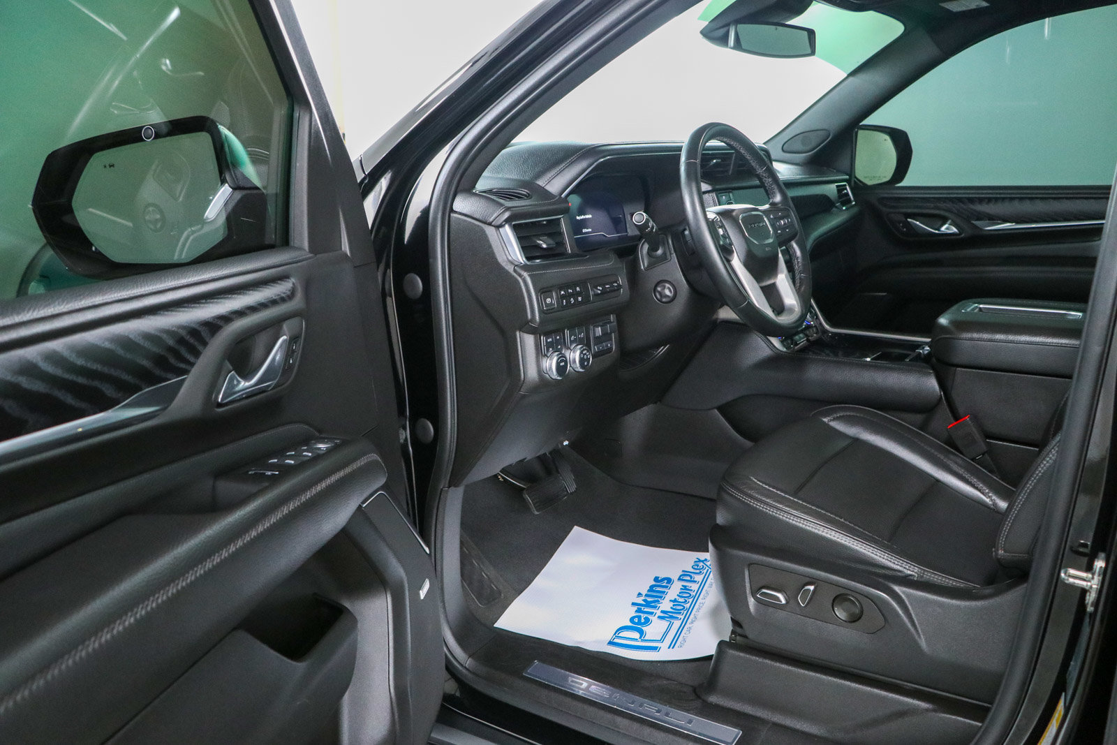 Used 2023 GMC Yukon Denali w/ Max Trailering Package AWD/4WD image 3