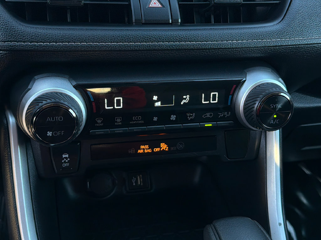 Used 2025 Toyota RAV4 XLE AWD/4WD image 29
