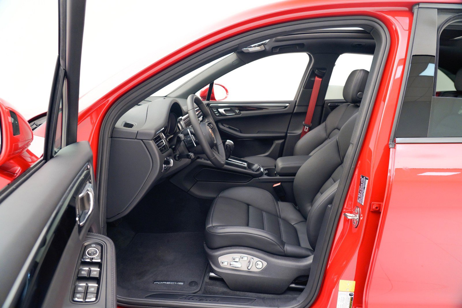 New 2026 Porsche Macan image 18