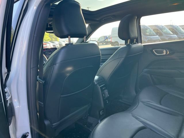 Used 2023 Jeep Compass Latitude w/ Sun and Sound Group AWD/4WD image 12