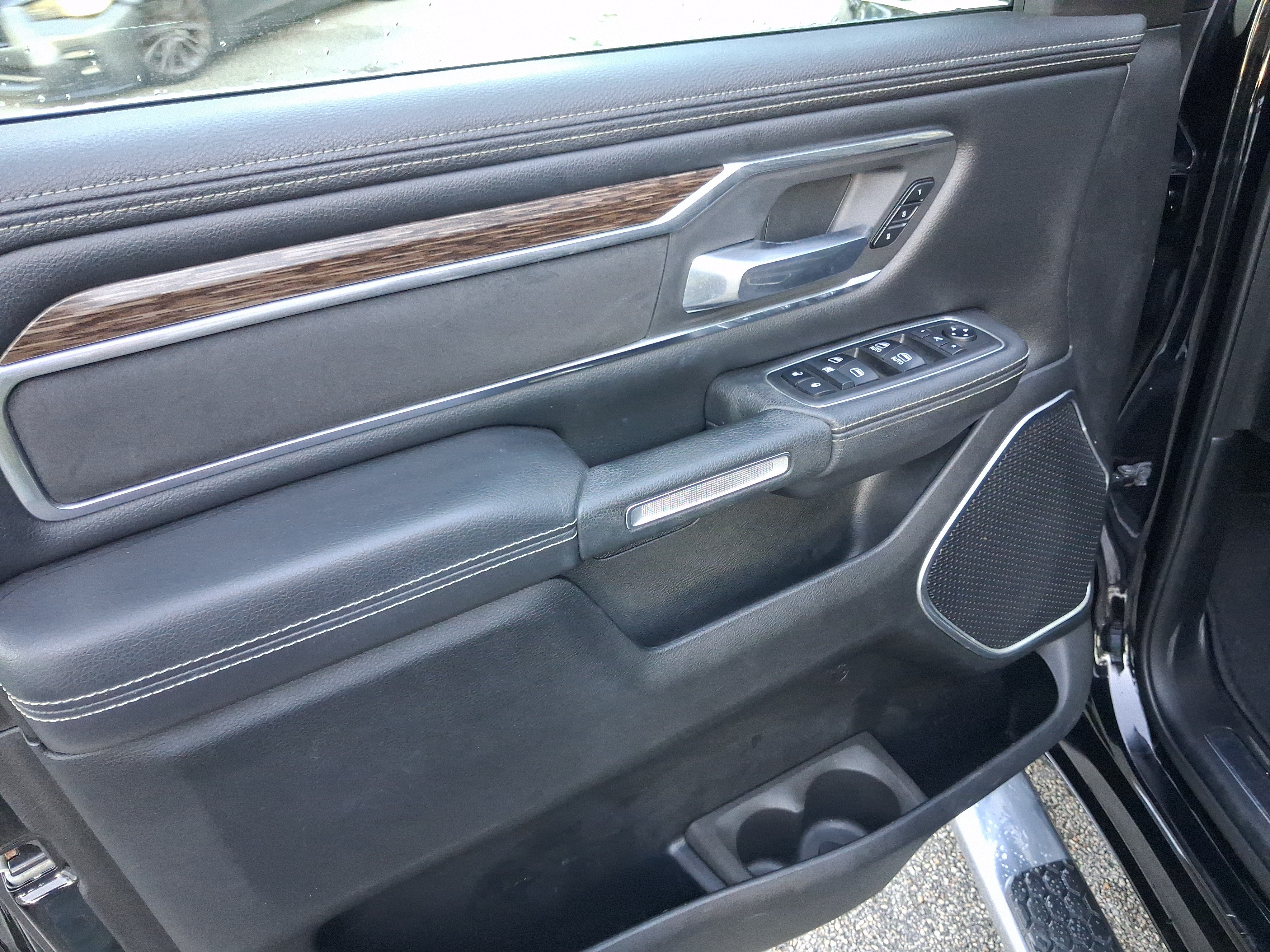 Used 2019 RAM 1500 Laramie RWD image 13