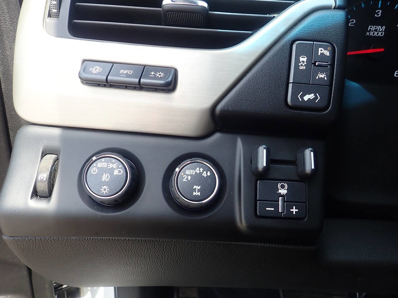 Used 2017 GMC Yukon XL Denali w/ Open Road Package image 8