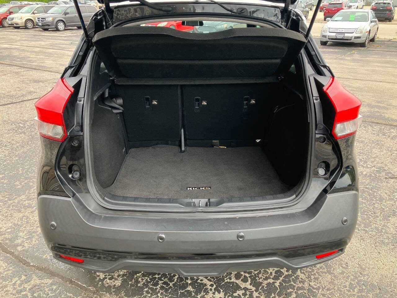 Used 2020 Nissan Kicks SR w/ SR Premium Package FWD image 22