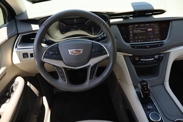 Used 2021 Cadillac XT5 Premium Luxury FWD image 16