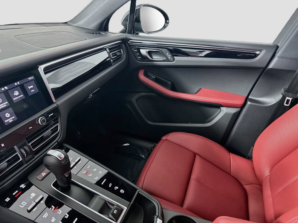 Certified 2026 Porsche Macan AWD/4WD image 25