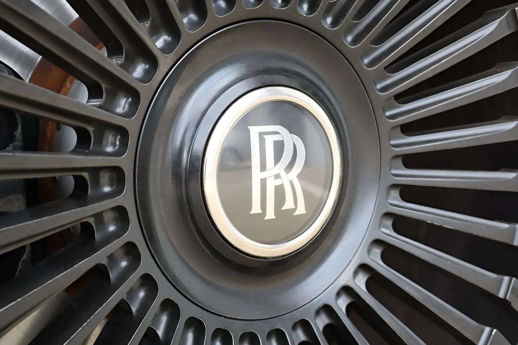 Used 2023 Rolls-Royce Cullinan Black Badge w/ Driver's Package AWD/4WD image 18