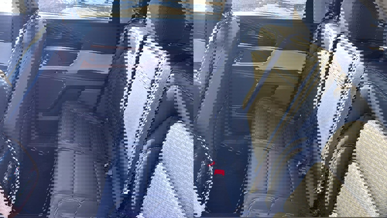 Used 2024 Lincoln Nautilus Reserve w/ Equipment Group 202A image 21