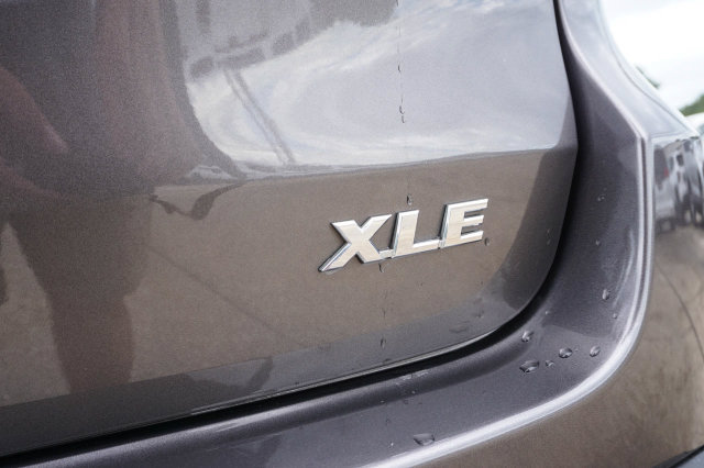 Used 2019 Toyota Highlander XLE FWD image 7