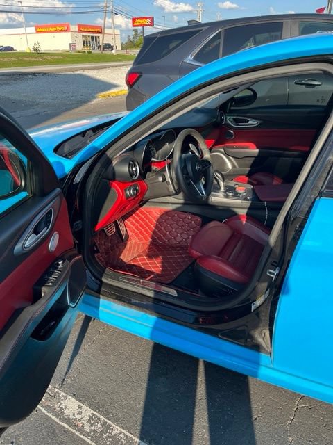 Used 2018 Alfa Romeo Giulia Ti Sport w/ Quick Order Package 22S Sport AWD/4WD image 6