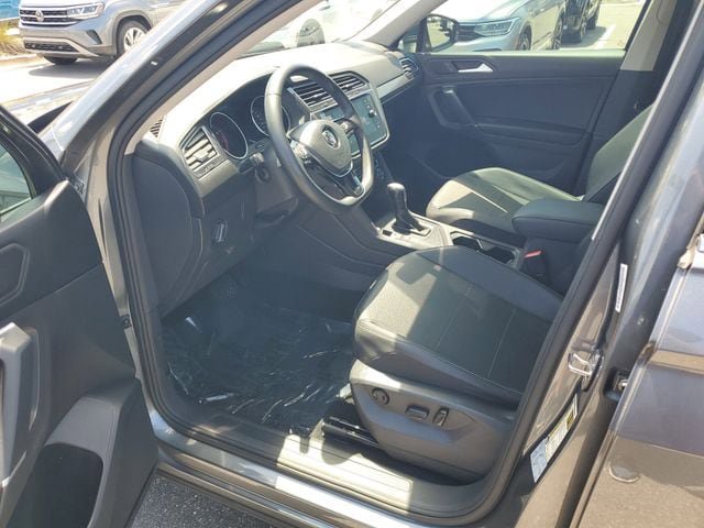 Certified 2020 Volkswagen Tiguan SE w/ Panoramic Sunroof Package FWD image 15