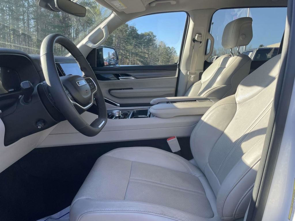 Certified 2024 Jeep Wagoneer L Series II w/ Flexible Seating Group image 26