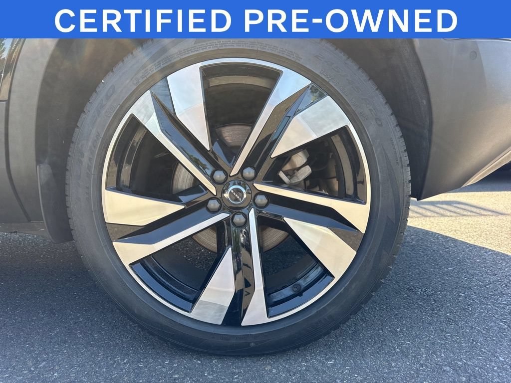 Certified 2025 Volvo XC40 B5 Plus AWD/4WD image 28