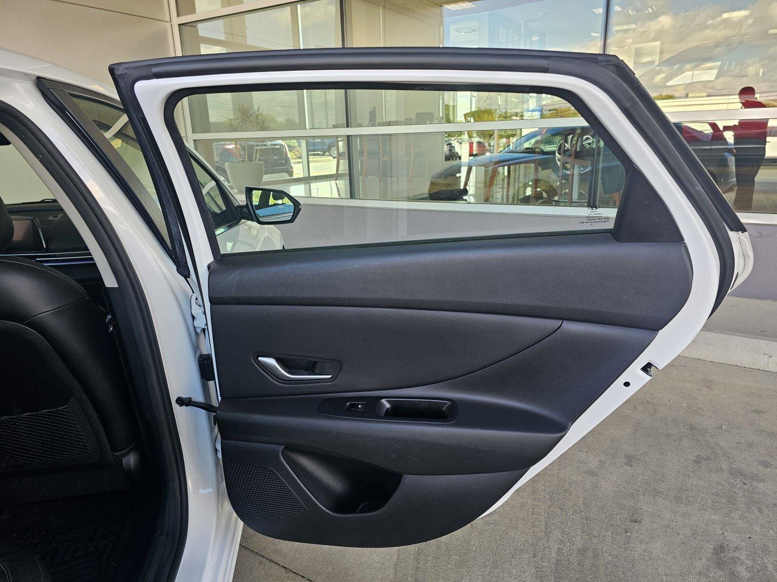 Used 2021 Hyundai Elantra Limited image 13