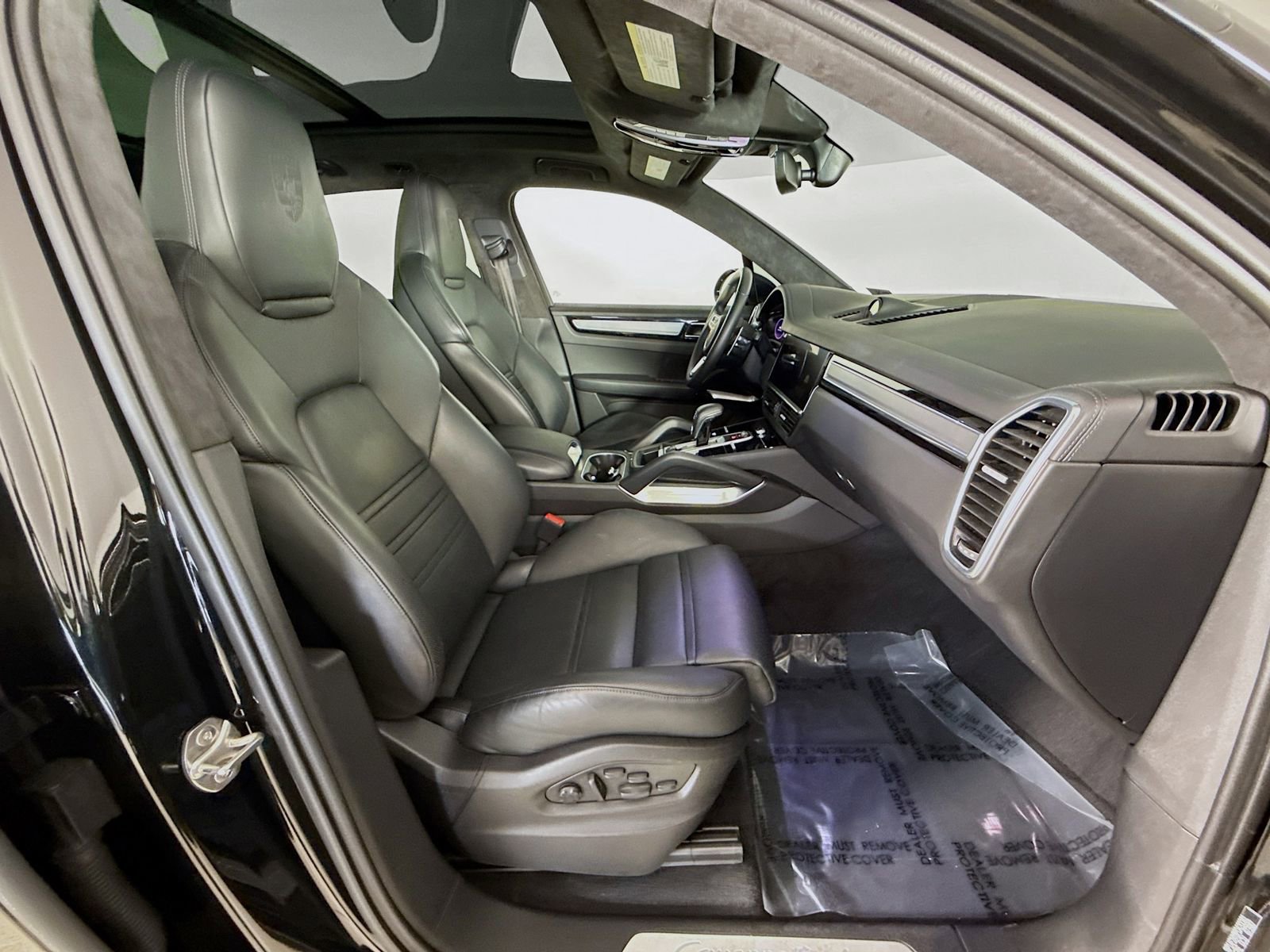 Used 2023 Porsche Cayenne Turbo image 30