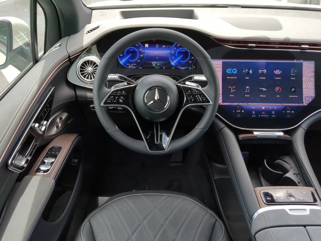 Used 2023 Mercedes-Benz EQS 580 4MATIC SUV image 13