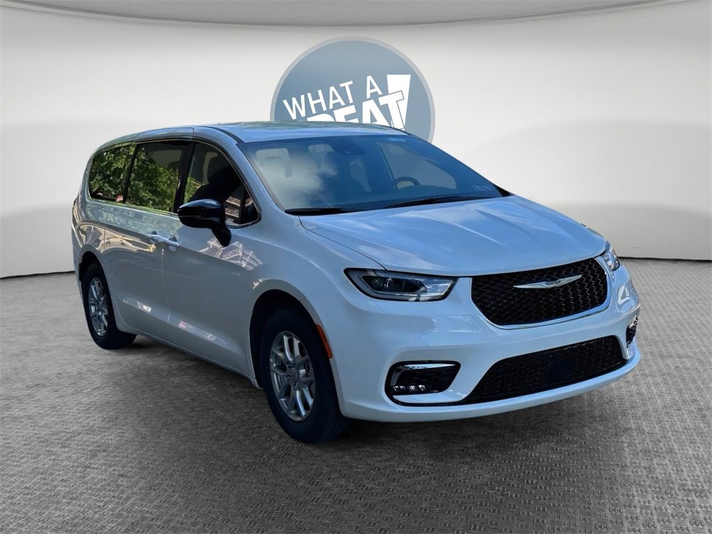 New 2026 Chrysler Pacifica Select image 1