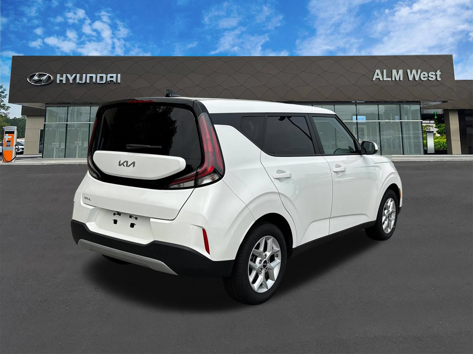 Used 2025 Kia Soul LX w/ LX Technology Package FWD image 5