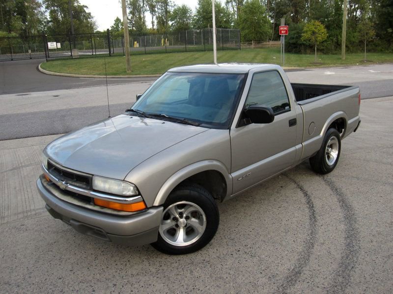 Used 2001 Chevrolet S10 Pickup LS w/ Preferred Equipment Group image 4