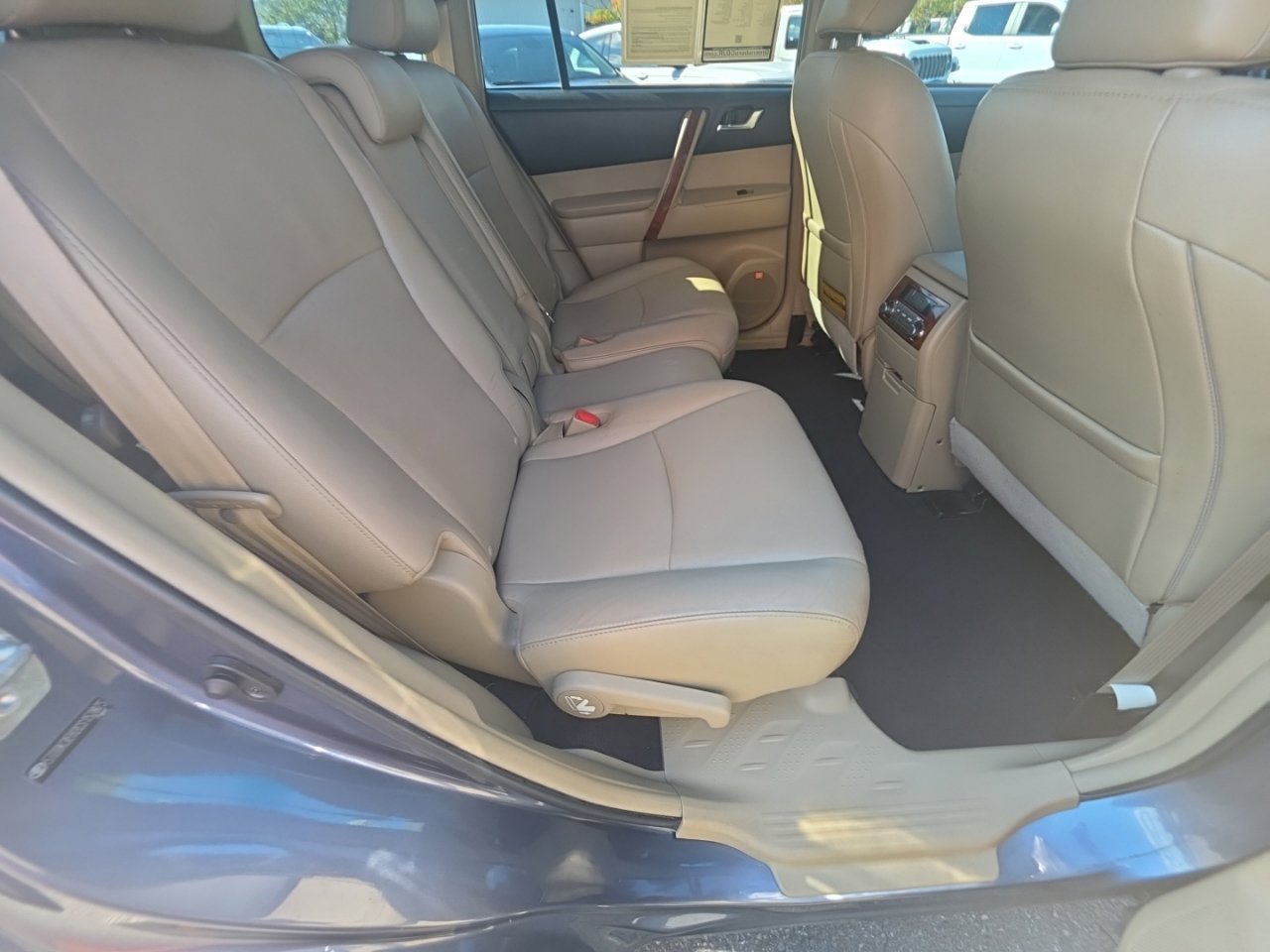 Used 2012 Toyota Highlander Limited w/ Tow Pkg AWD/4WD image 25