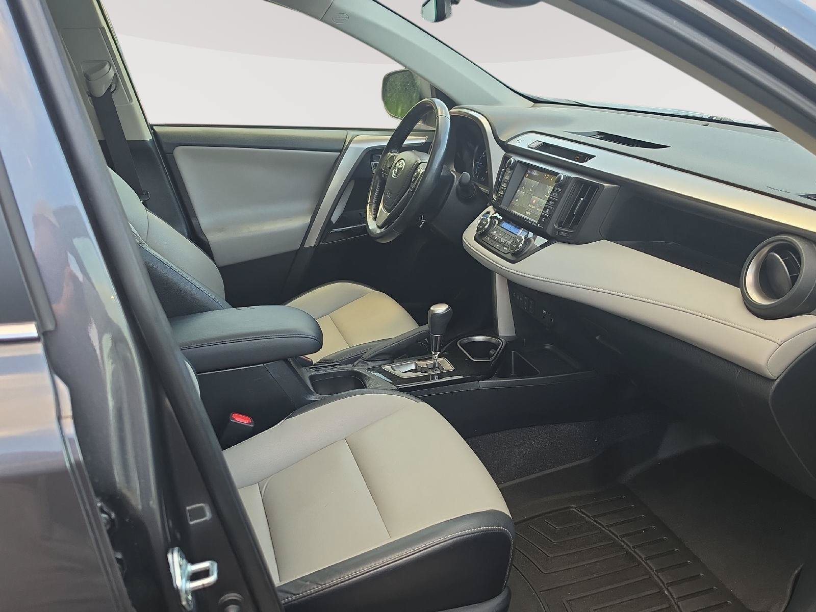 Used 2018 Toyota RAV4 Limited AWD/4WD image 22