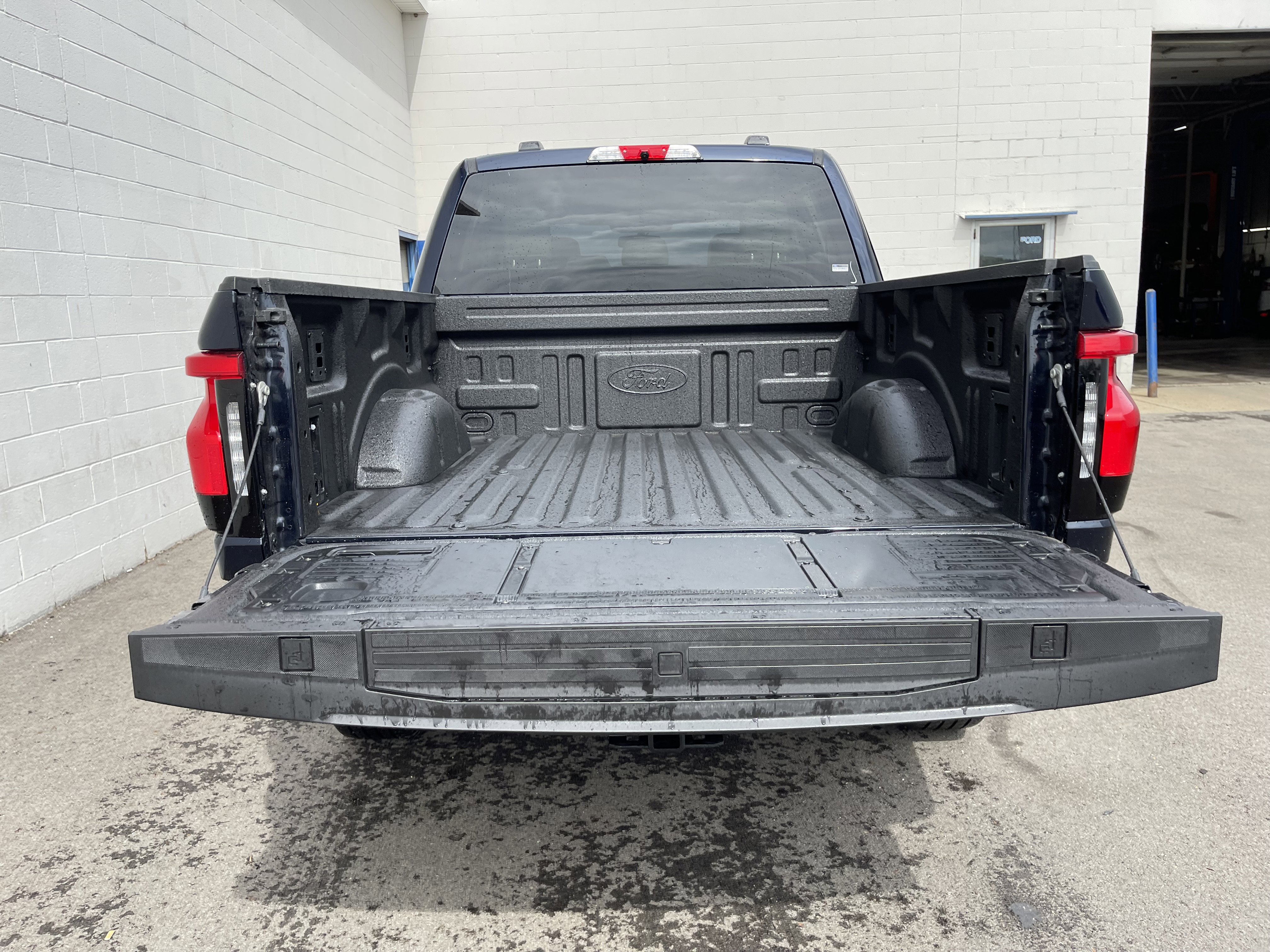 New 2025 Ford F150 Lightning Flash image 27