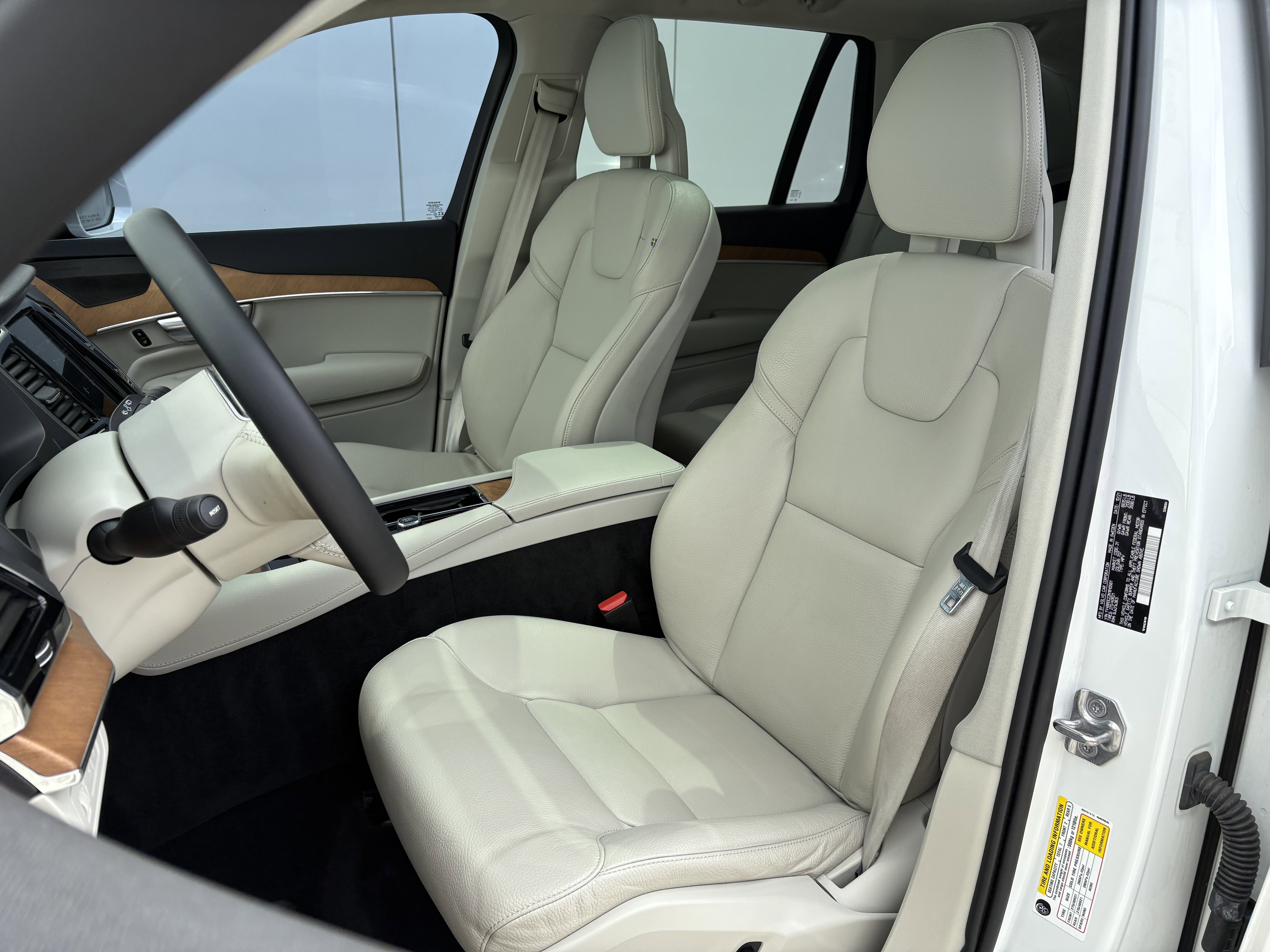 Used 2022 Volvo XC90 T8 Inscription Expression w/ Advanced Package AWD/4WD image 11