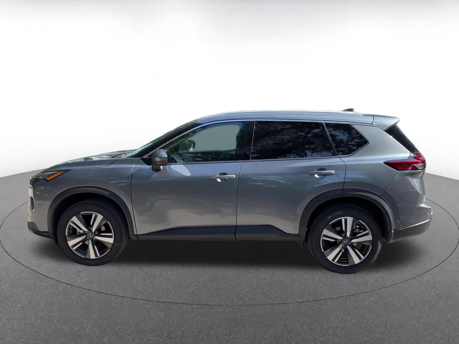Used 2026 Nissan Rogue SL FWD image 9