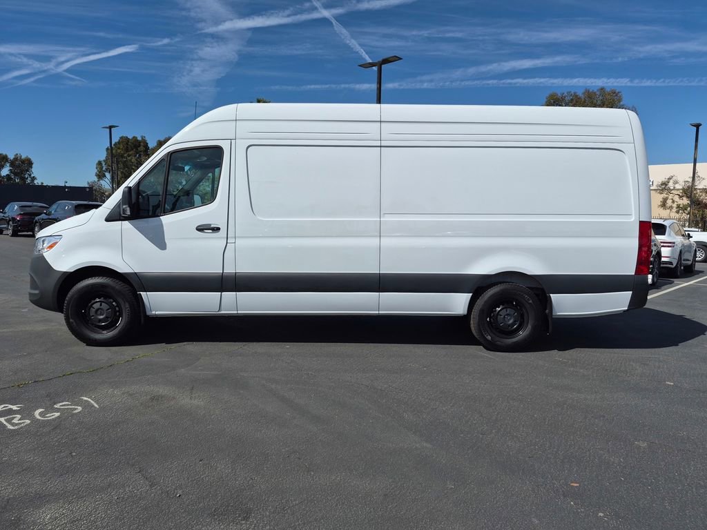 Used 2025 Mercedes-Benz Sprinter 2500 image 4