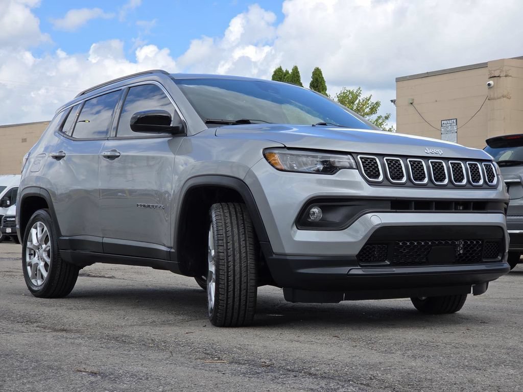 Used 2023 Jeep Compass Latitude AWD/4WD image 12